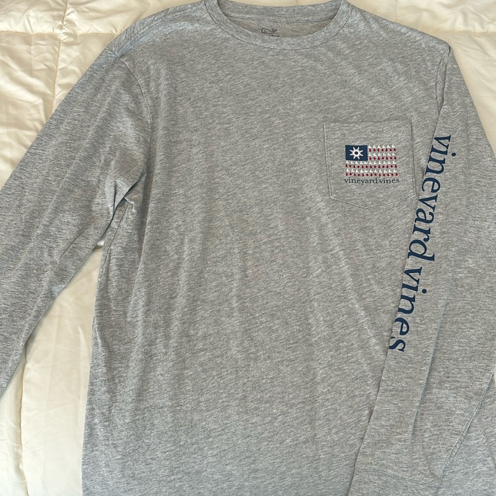 NWOT Vineyard Vines Christmas Flag Long Sleeve Tshirt
